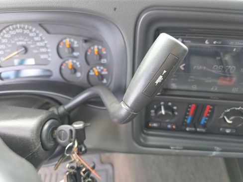 Used 2004 Chevrolet Silverado 2500 LS w/ Skid Plate Package AWD/4WD image 31