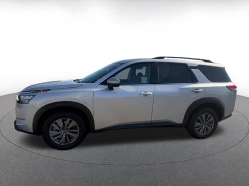 Used 2025 Nissan Pathfinder SV image 8