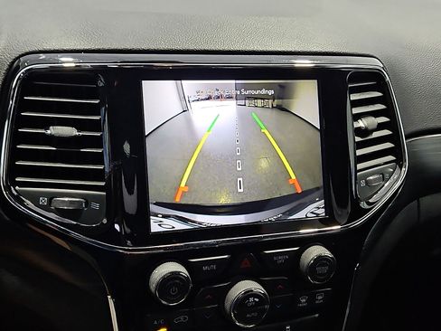 Used 2019 Jeep Grand Cherokee Altitude RWD image 18