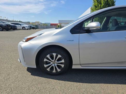 Used 2020 Toyota Prius LE AWD/4WD image 20
