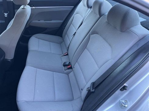 Used 2019 Hyundai Elantra SE image 16