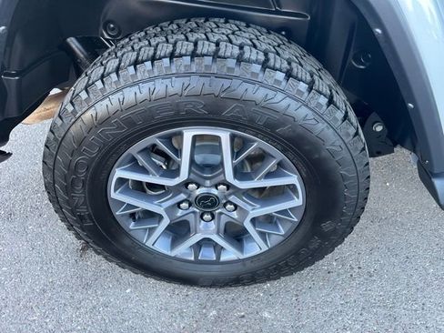 Used 2024 Jeep Wrangler Unlimited Sahara AWD/4WD image 16
