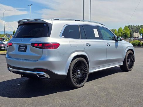Used 2024 Mercedes-Benz GLS 450 4MATIC image 5