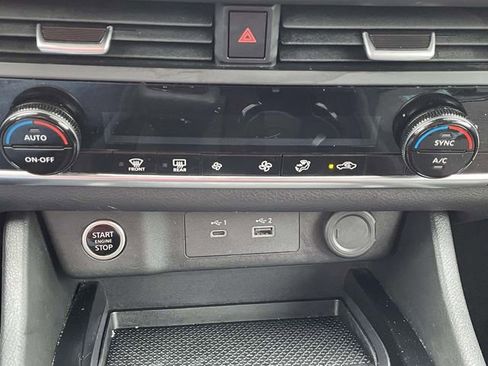 Used 2023 Nissan Rogue SV image 23