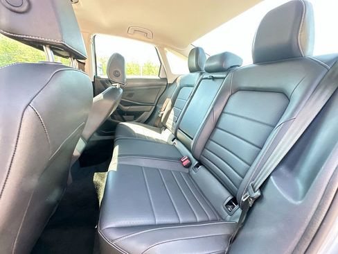 Used 2024 Volkswagen Jetta SE FWD image 4