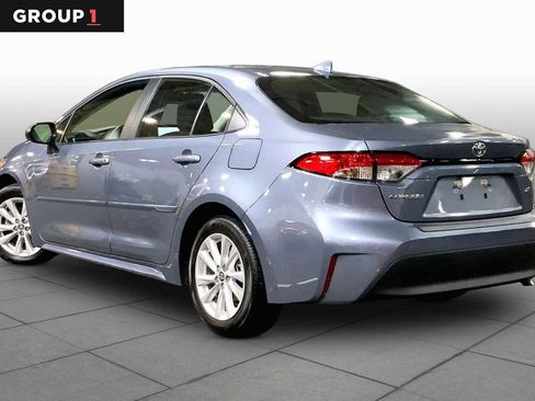 Used 2025 Toyota Corolla LE w/ LE Premium Package FWD image 12
