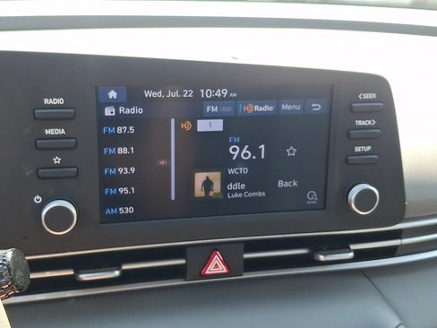 Used 2021 Hyundai Elantra SE FWD image 16