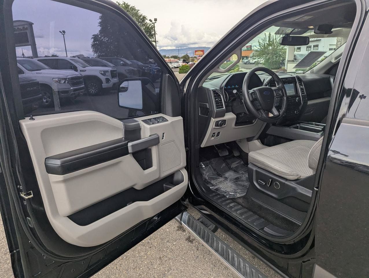 Used 2016 Ford F150 XLT w/ Equipment Group 302A Luxury RWD image 8