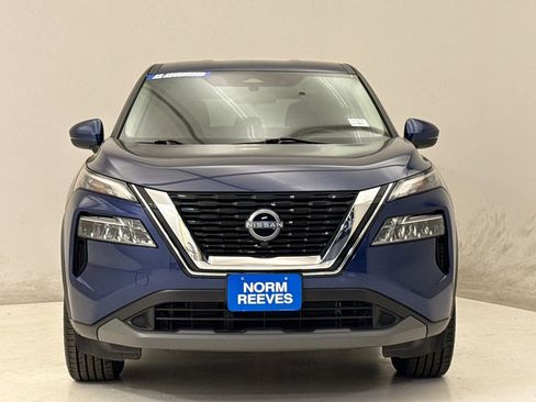 Used 2022 Nissan Rogue SV image 3