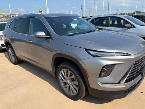 Used 2025 Buick Enclave Preferred FWD image 18