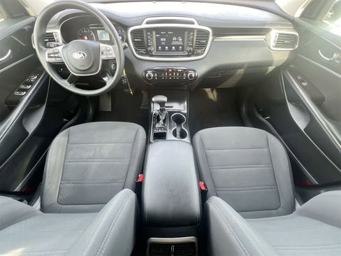 Used 2020 Kia Sorento LX image 16