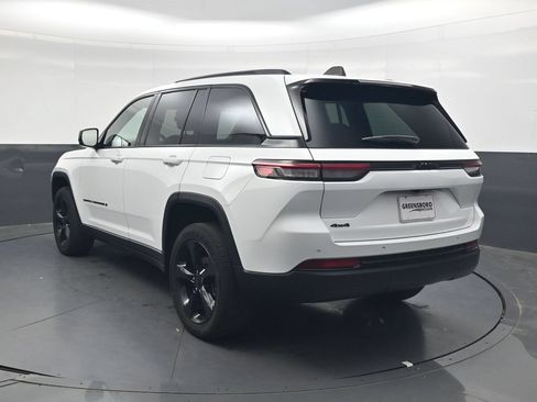Used 2023 Jeep Grand Cherokee Altitude AWD/4WD image 7