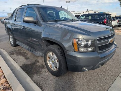 Used 2011 Chevrolet Avalanche LT image 3