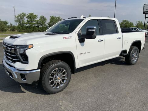 New 2026 Chevrolet Silverado 3500 LTZ w/ LTZ Premium Package AWD/4WD image 4