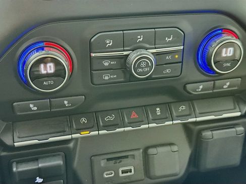 Used 2019 Chevrolet Silverado 1500 LTZ RWD image 17
