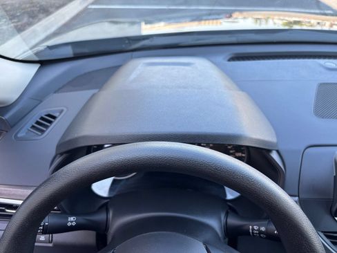 Used 2025 Nissan Altima 2.5 SV FWD image 34