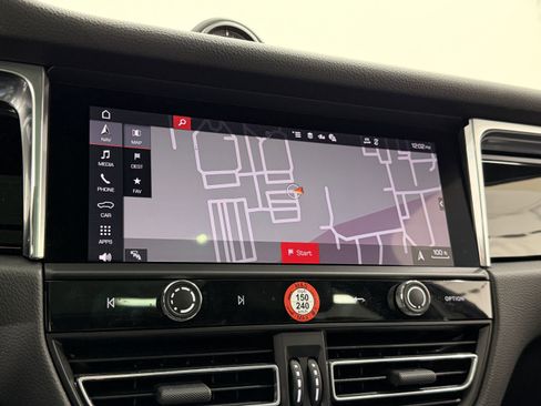 Certified 2025 Porsche Macan image 42