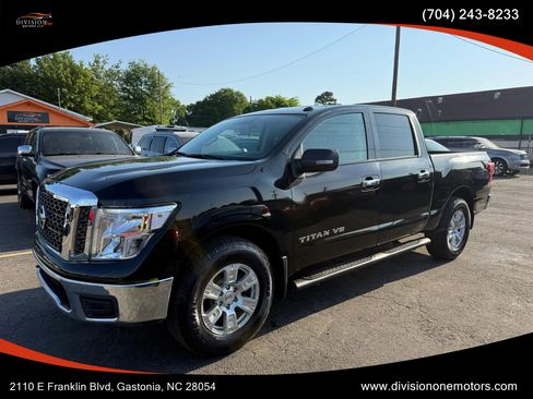 Used 2018 Nissan Titan SV AWD/4WD image 1