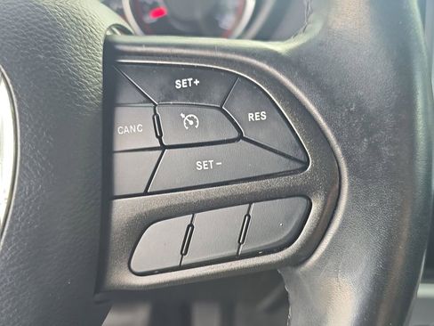 Used 2020 Dodge Challenger SXT image 19