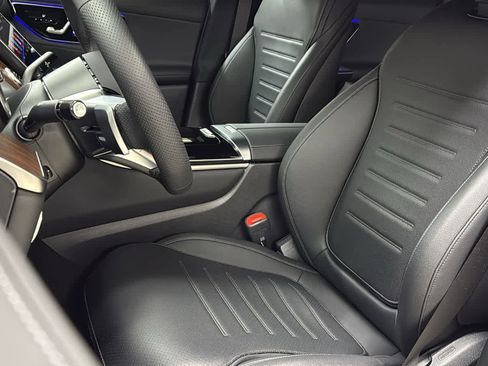 Used 2026 Mercedes-Benz GLC 300 4MATIC image 28