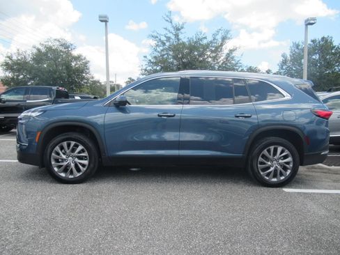 Used 2025 Buick Enclave Preferred AWD/4WD image 4