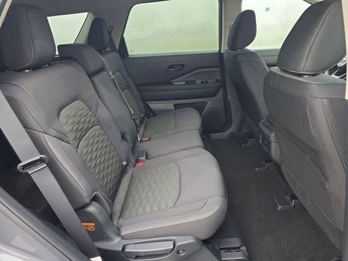 Used 2025 Nissan Pathfinder S image 7