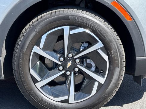 Used 2026 Chevrolet Equinox EV LT w/ Comfort Package image 40