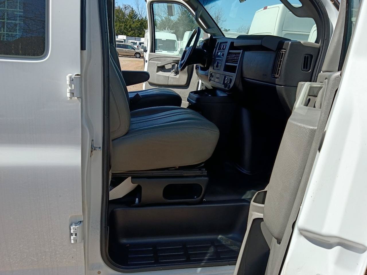 Used 2018 GMC Savana 2500 w/ Driver Convenience Package RWD image 17