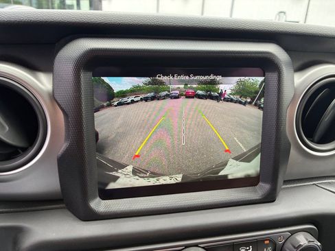 Used 2021 Jeep Wrangler Sport AWD/4WD image 23