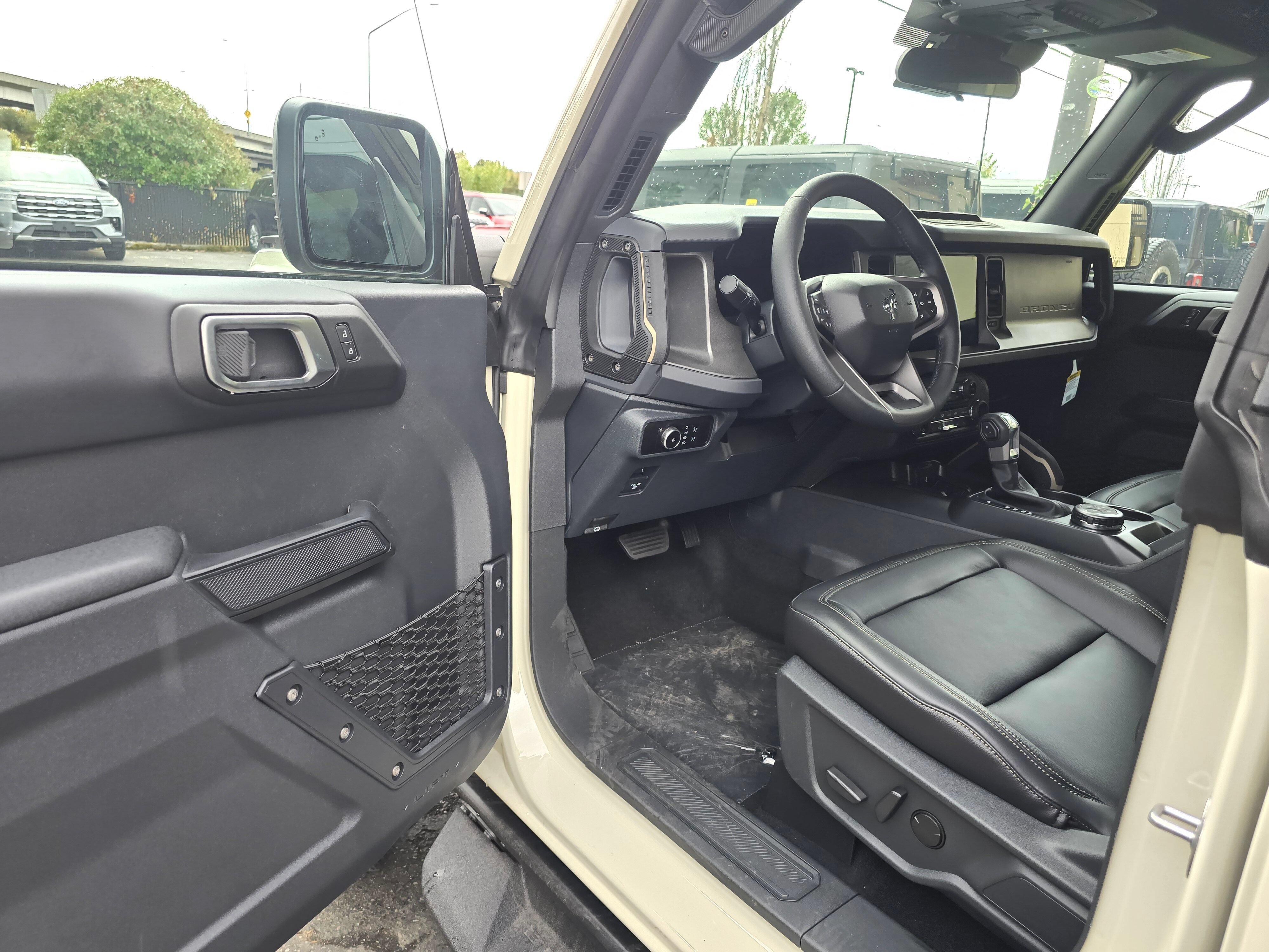 New 2026 Ford Bronco Badlands w/ Sasquatch Package AWD/4WD image 9