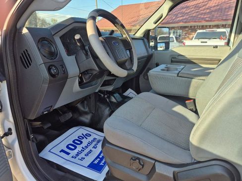 Used 2014 Ford F250 XL w/ Camper Package image 11