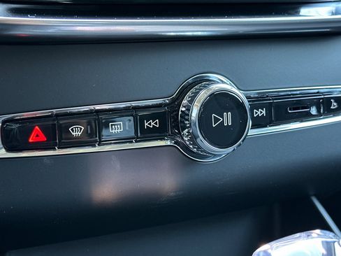 New 2025 Volvo XC90 B6 Core w/ Protection Package Premier image 24