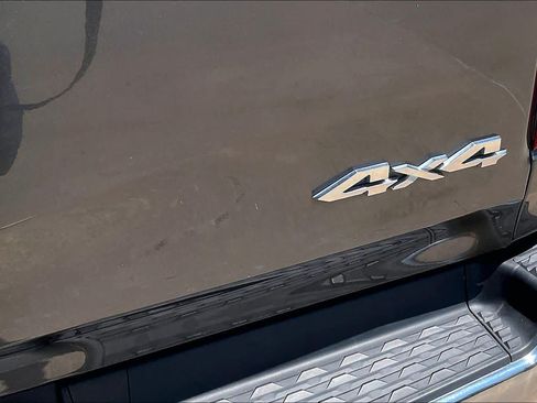 Used 2019 RAM 1500 Laramie AWD/4WD image 9