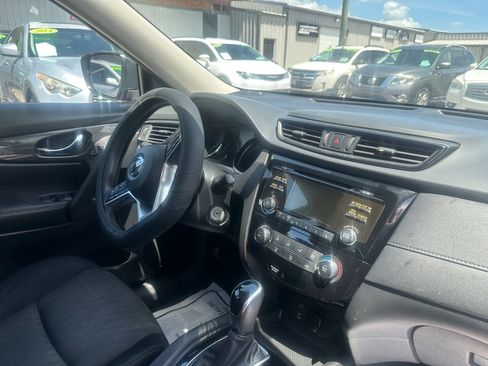Used 2017 Nissan Rogue S FWD image 8