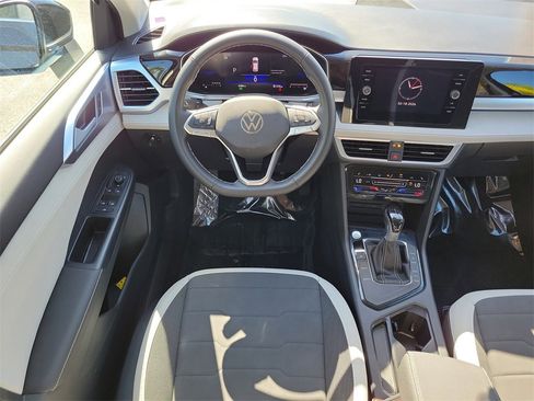 Certified 2025 Volkswagen Taos SE image 13