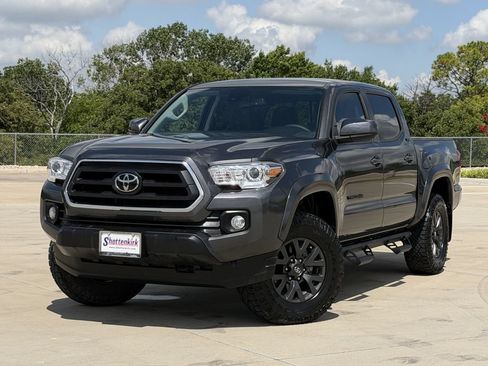 Used 2023 Toyota Tacoma SR5 RWD image 2