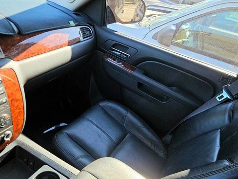 Used 2010 Chevrolet Tahoe LT image 4