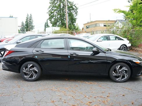New 2026 Hyundai Elantra SEL Sport Premium FWD image 4