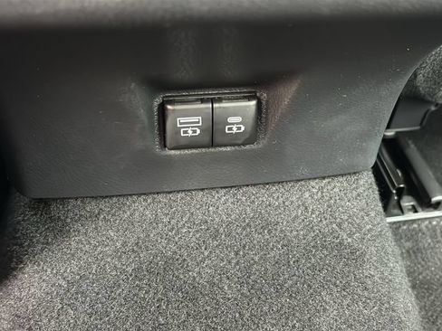 Used 2025 Toyota Camry SE FWD image 8