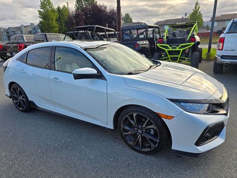 Used 2018 Honda Civic Sport Touring image 3