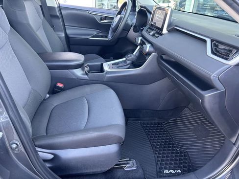 Used 2025 Toyota RAV4 XLE AWD/4WD image 30