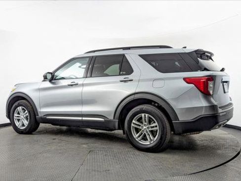 Used 2023 Ford Explorer XLT w/ Equipment Group 202A image 4