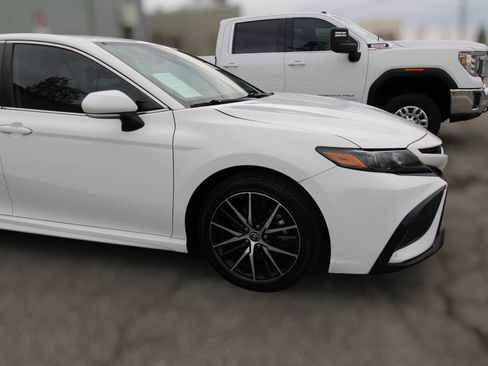 Used 2023 Toyota Camry SE image 8