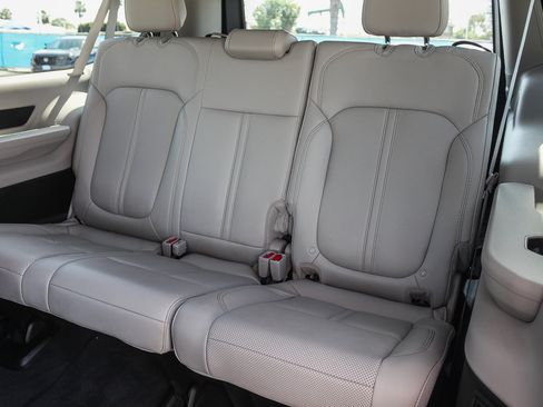 Used 2023 Jeep Wagoneer L Series III w/ Premium Group I image 21