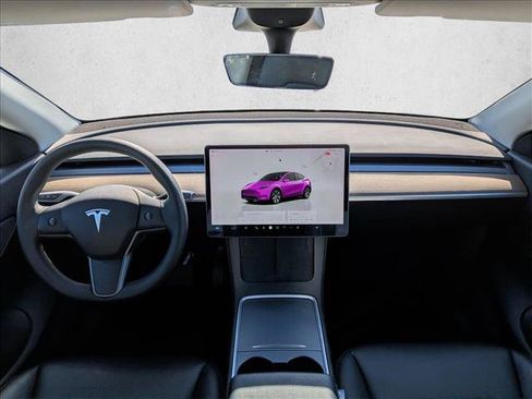 Used 2022 Tesla Model Y Long Range AWD/4WD image 17