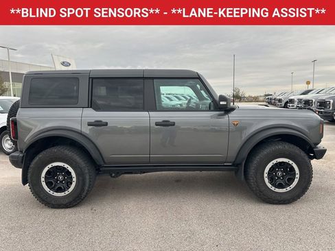 Used 2022 Ford Bronco Badlands image 10