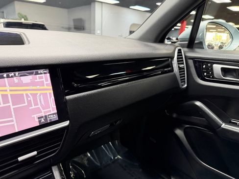 Used 2020 Porsche Cayenne AWD/4WD image 27