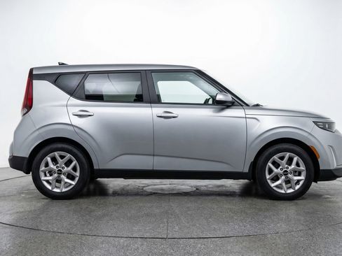 Used 2025 Kia Soul LX w/ LX Technology Package image 11