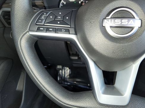 Used 2025 Nissan Altima 2.5 SV FWD image 24