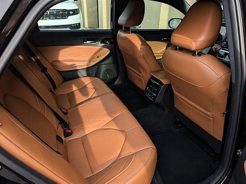 Used 2019 Toyota Avalon Limited FWD image 31